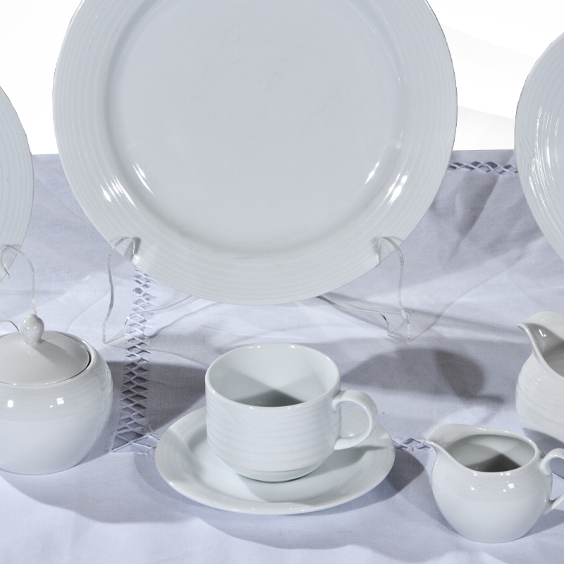RENTA VAJILLA NORITAKE ARCTIC WHITE DECORADO PALOMA