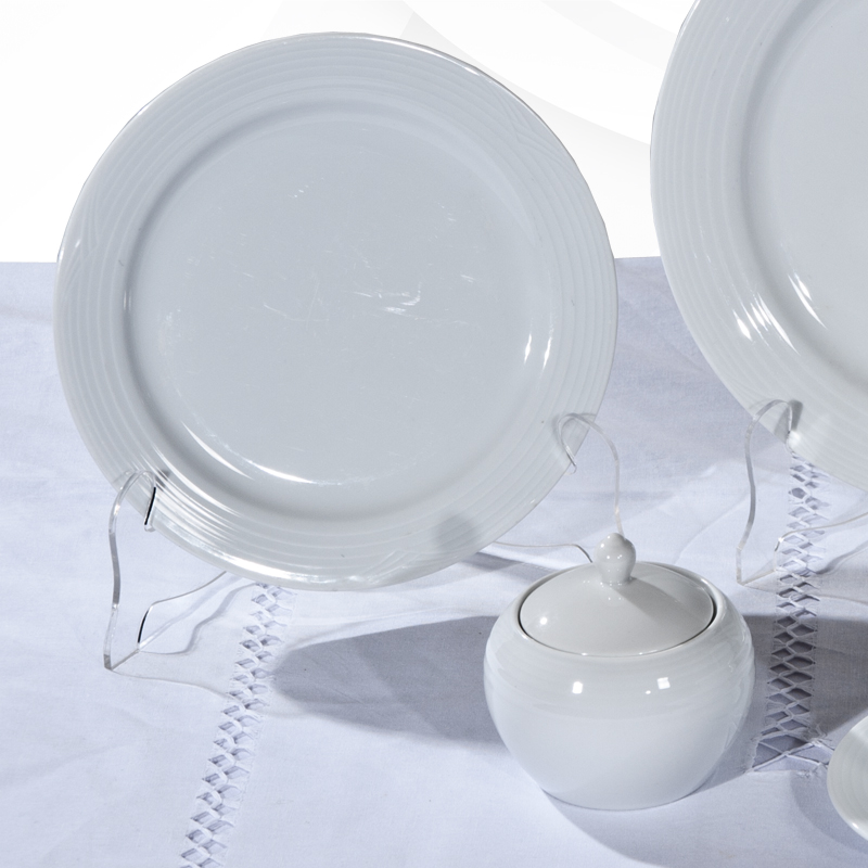 RENTA VAJILLA NORITAKE ARCTIC WHITE DECORADO PALOMA