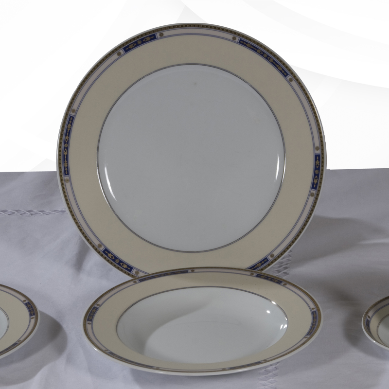 RENTA VAJILLA QUEENS DECORADO CREMA CON ORO