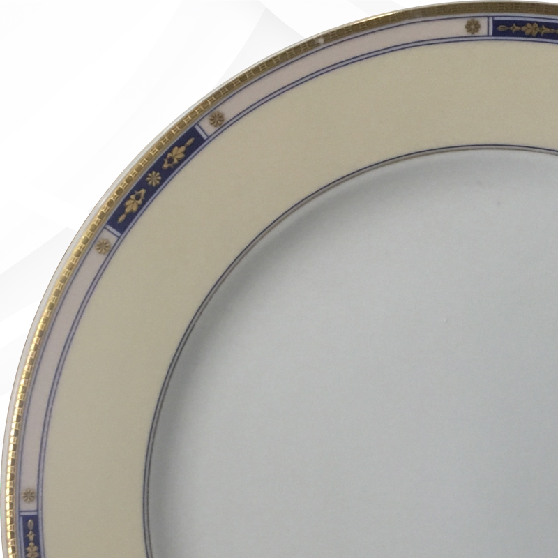 RENTA VAJILLA QUEENS DECORADO CREMA CON ORO