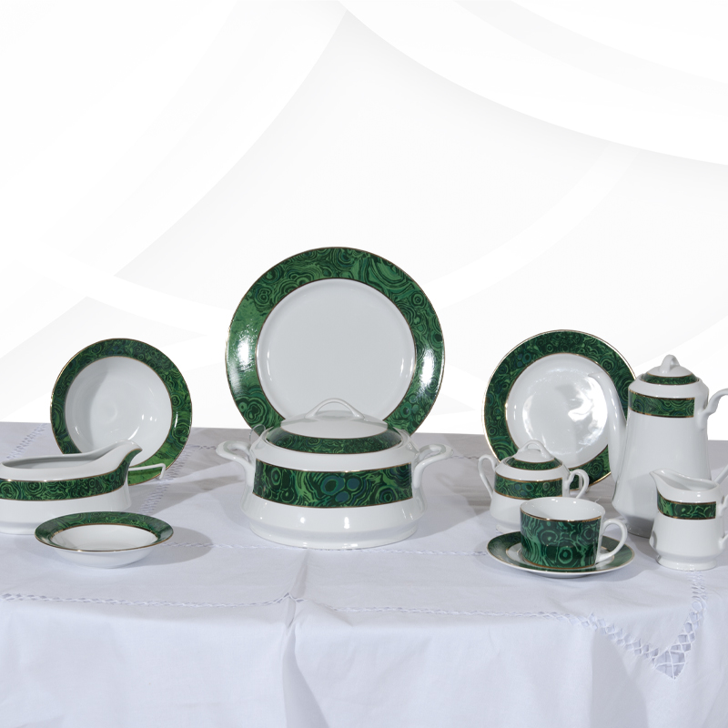 RENTA VAJILLA FILO VERDE DECORADO CON ORO