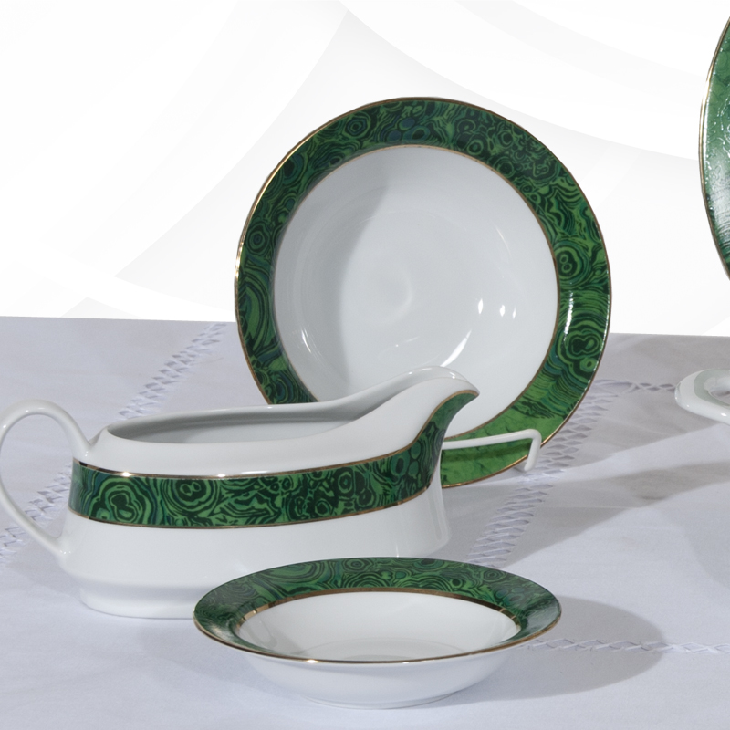 RENTA VAJILLA FILO VERDE DECORADO CON ORO