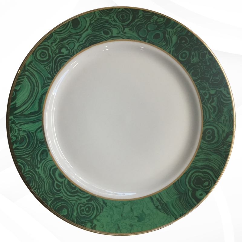 RENTA VAJILLA FILO VERDE DECORADO CON ORO