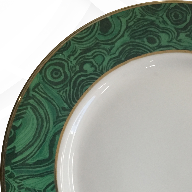 RENTA VAJILLA FILO VERDE DECORADO CON ORO